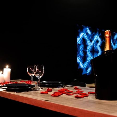 Loveroom O Diable Des Plaisirs Avec Jacuzzi 图尔昆 外观 照片