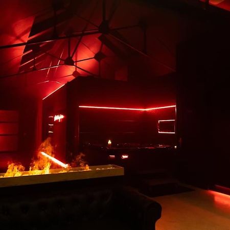Loveroom O Diable Des Plaisirs Avec Jacuzzi 图尔昆 外观 照片