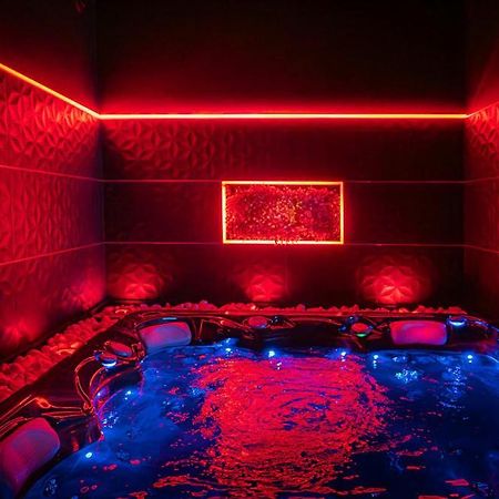 Loveroom O Diable Des Plaisirs Avec Jacuzzi 图尔昆 外观 照片