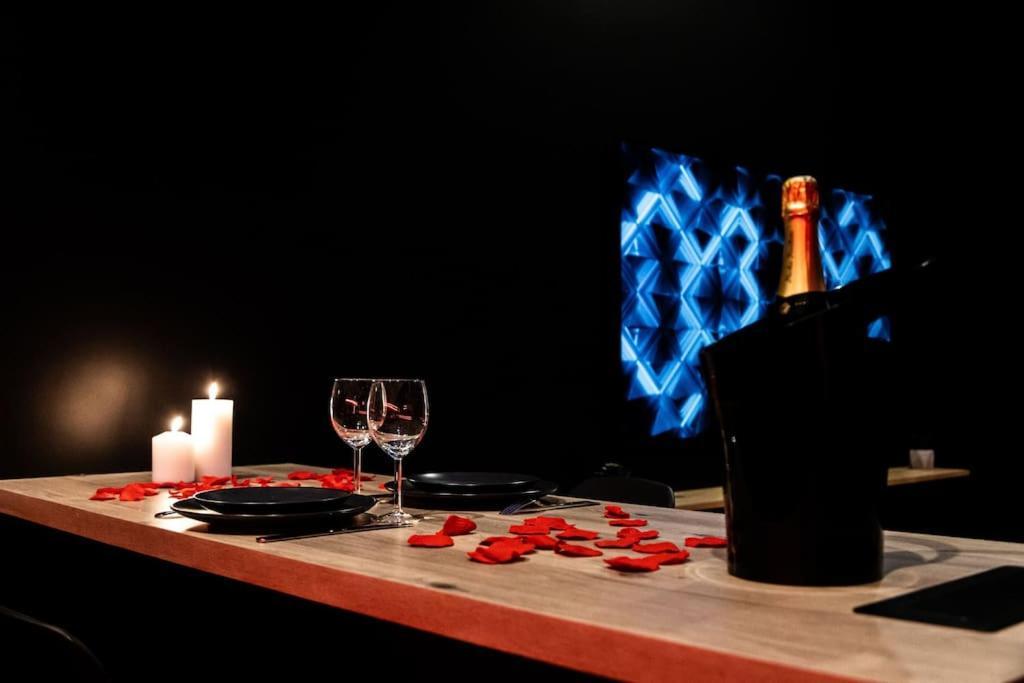 Loveroom O Diable Des Plaisirs Avec Jacuzzi 图尔昆 外观 照片
