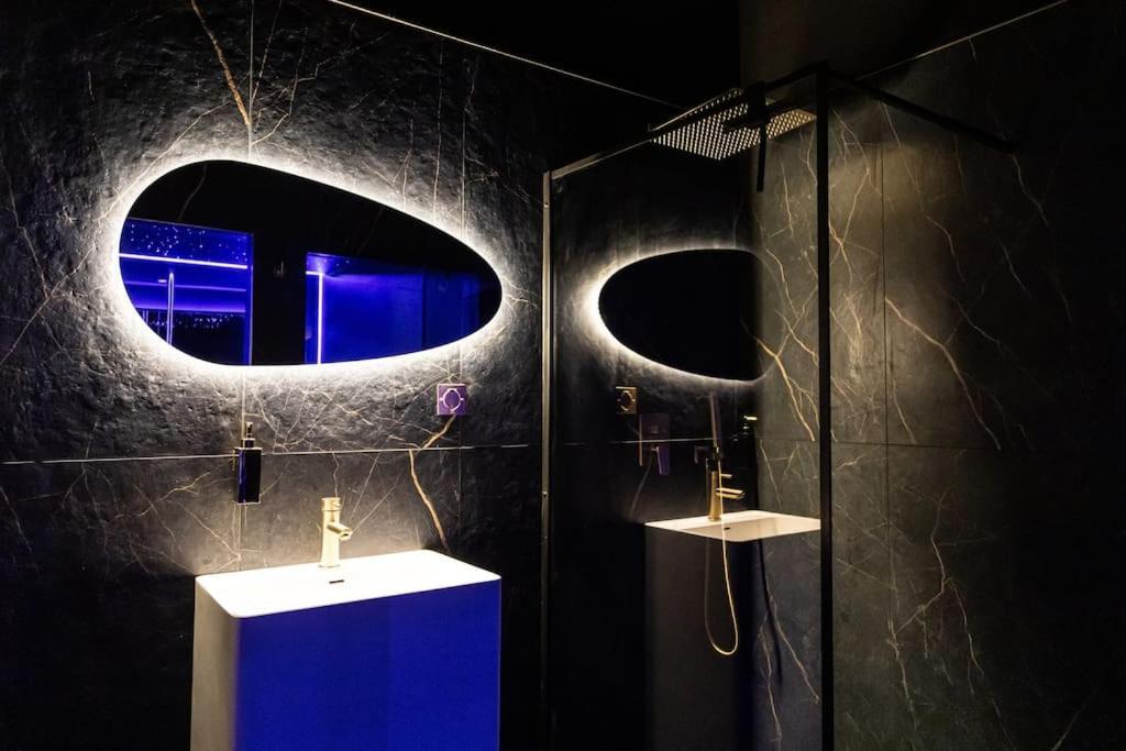 Loveroom O Diable Des Plaisirs Avec Jacuzzi 图尔昆 外观 照片