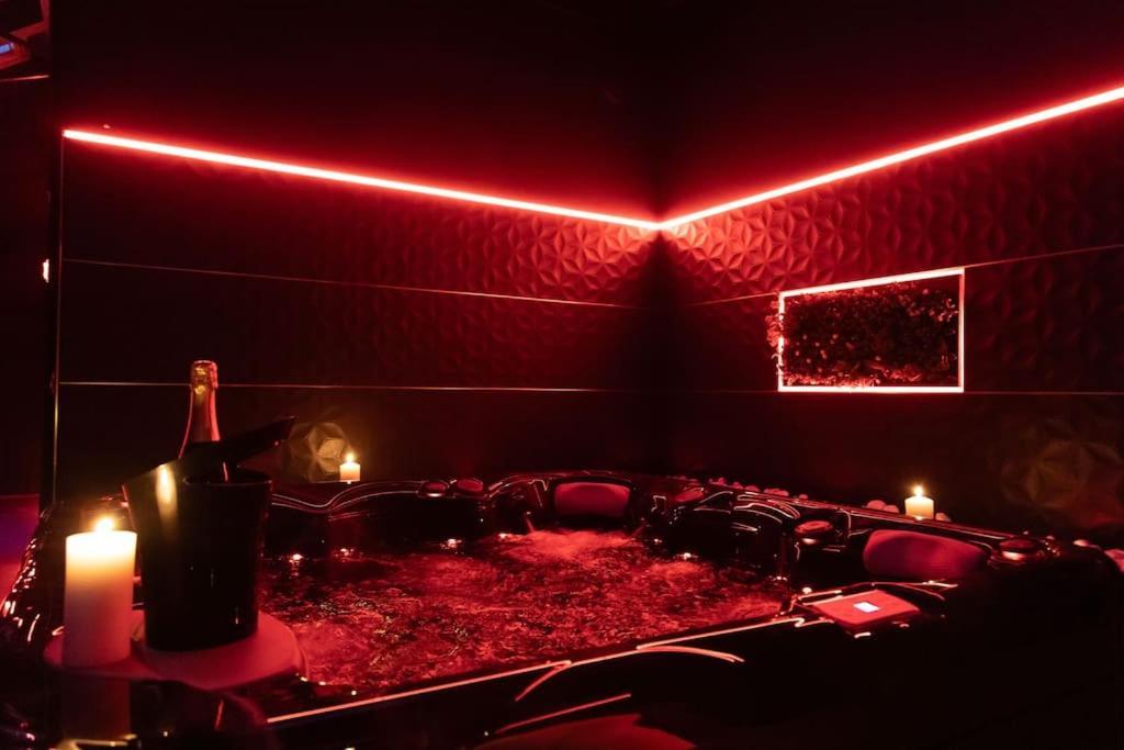 Loveroom O Diable Des Plaisirs Avec Jacuzzi 图尔昆 外观 照片