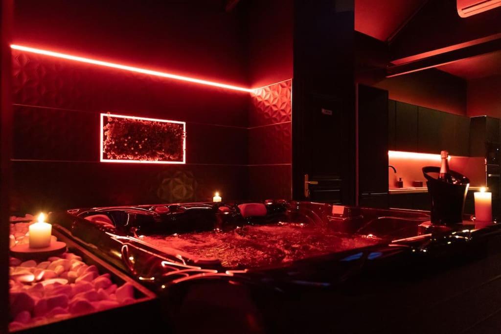 Loveroom O Diable Des Plaisirs Avec Jacuzzi 图尔昆 外观 照片