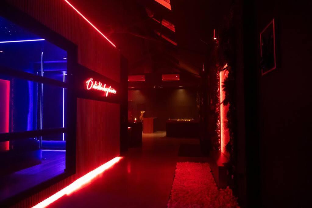 Loveroom O Diable Des Plaisirs Avec Jacuzzi 图尔昆 外观 照片