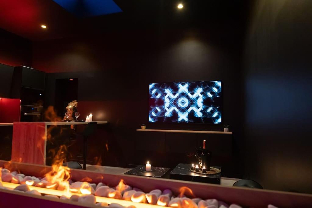 Loveroom O Diable Des Plaisirs Avec Jacuzzi 图尔昆 外观 照片