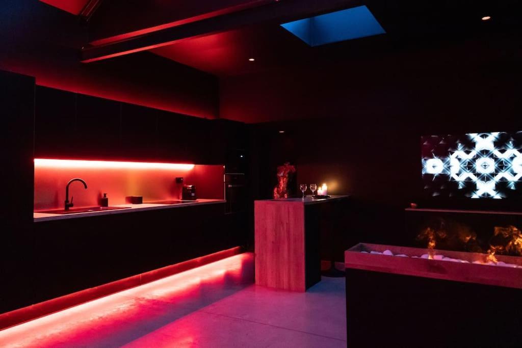 Loveroom O Diable Des Plaisirs Avec Jacuzzi 图尔昆 外观 照片