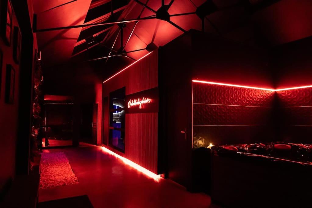 Loveroom O Diable Des Plaisirs Avec Jacuzzi 图尔昆 外观 照片