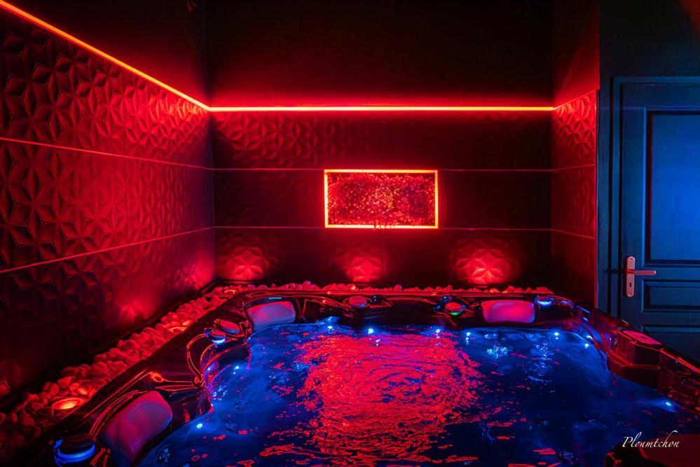 Loveroom O Diable Des Plaisirs Avec Jacuzzi 图尔昆 外观 照片